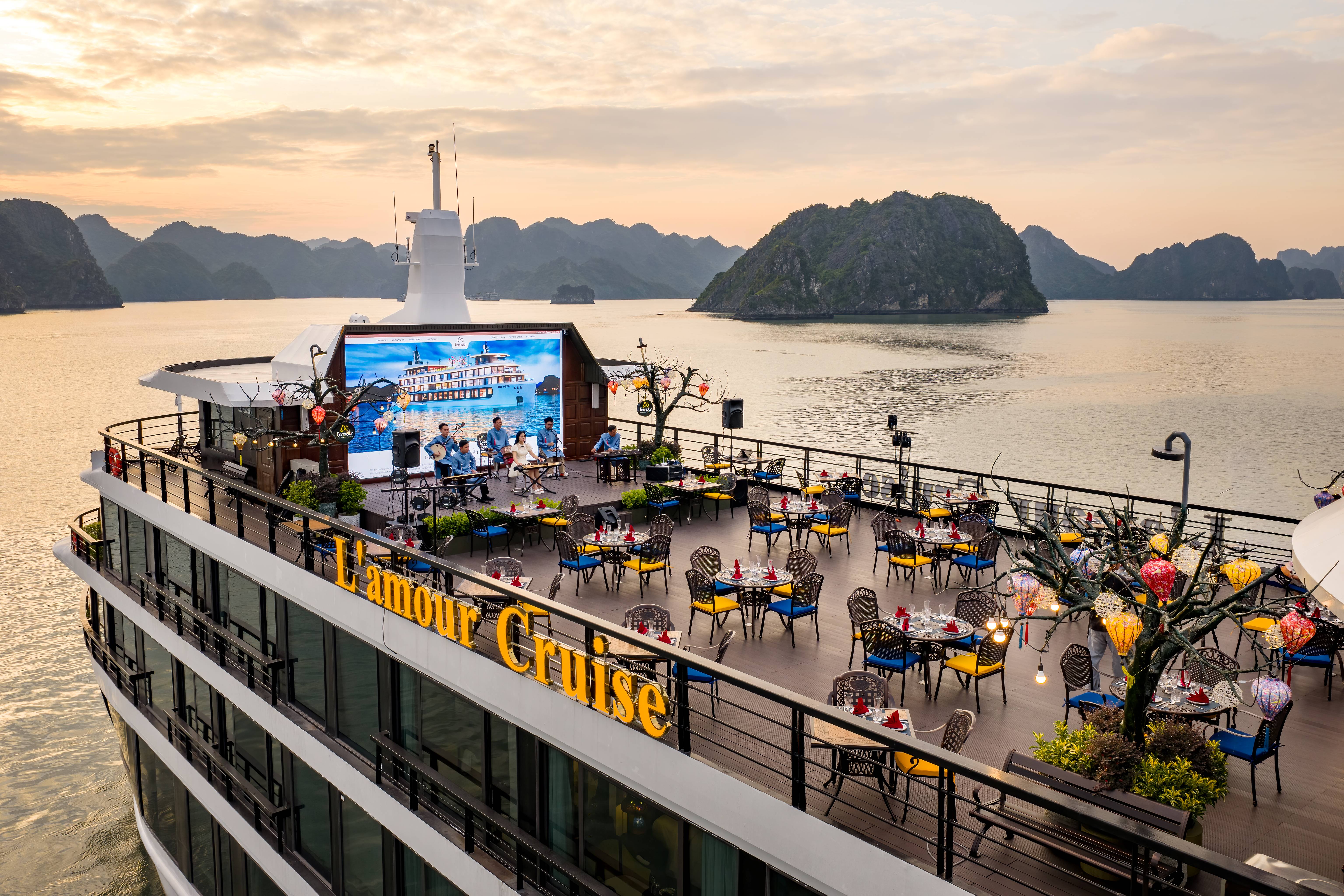 하롱베이 라무르 크루즈 (L’amour Cruise Ha Long)
